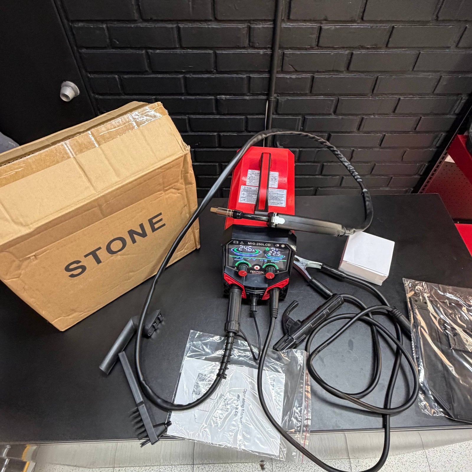 Soldadora Inversora TEKTOOL MIG-250 LCD 250A — MIG sin gas · TIG · MMA - Kit completo