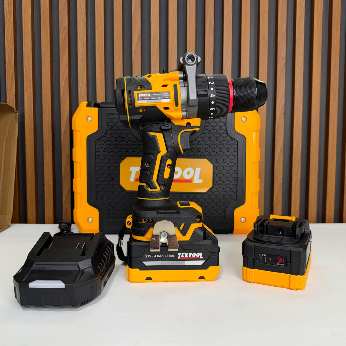 Taladro Industrial TEKTOOL 150 Nm — Brushless con 2 Baterías 4Ah