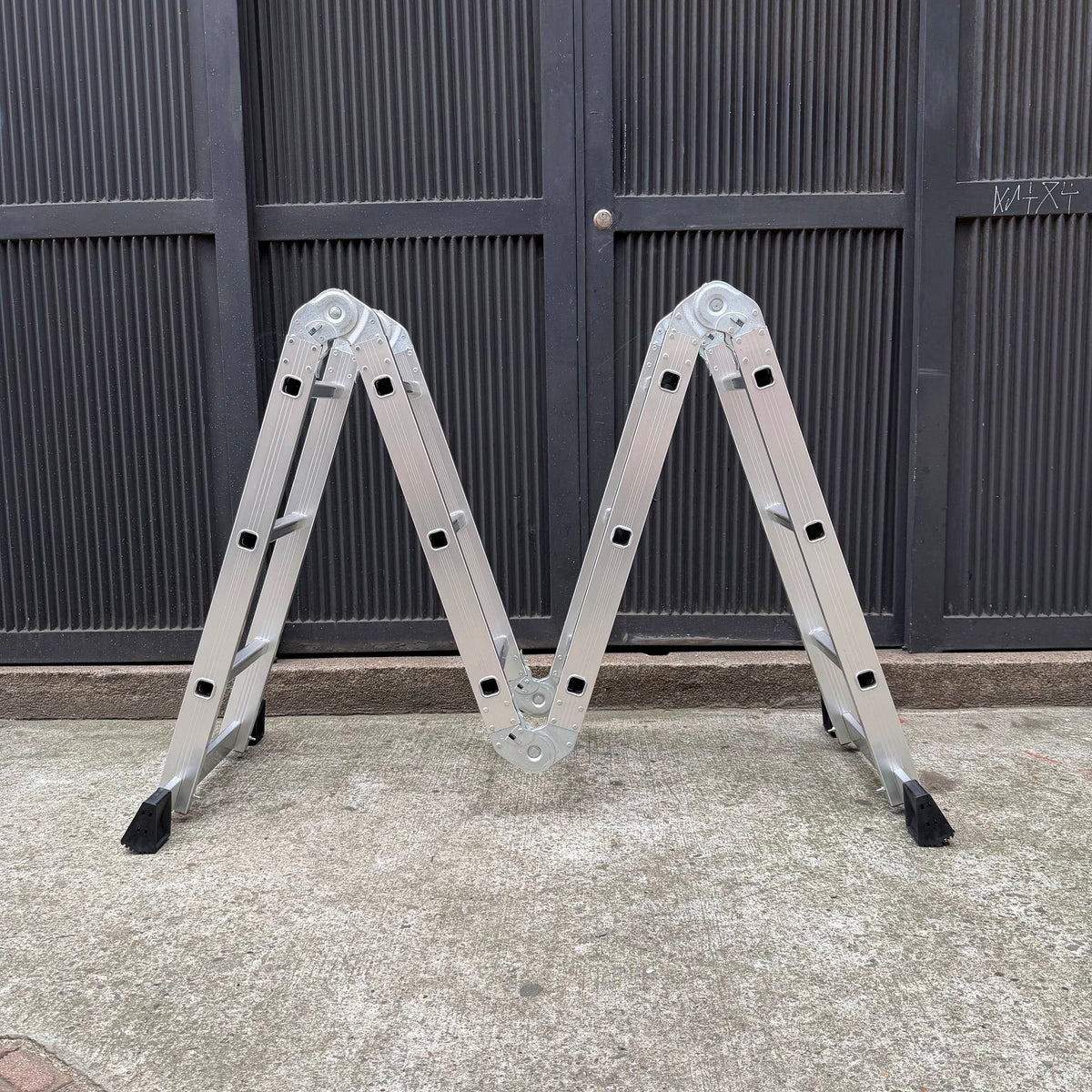 Escalera Multiposiciones de Aluminio Reforzado — 12 Pasos - 6