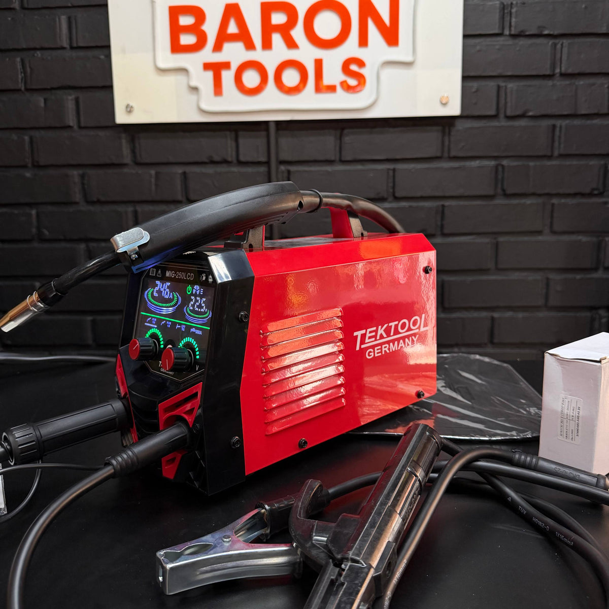 Inversor Multiproceso 3 EN 1  TEKTOOL LCD 250A — MIG · TIG · MMA - Kit completo