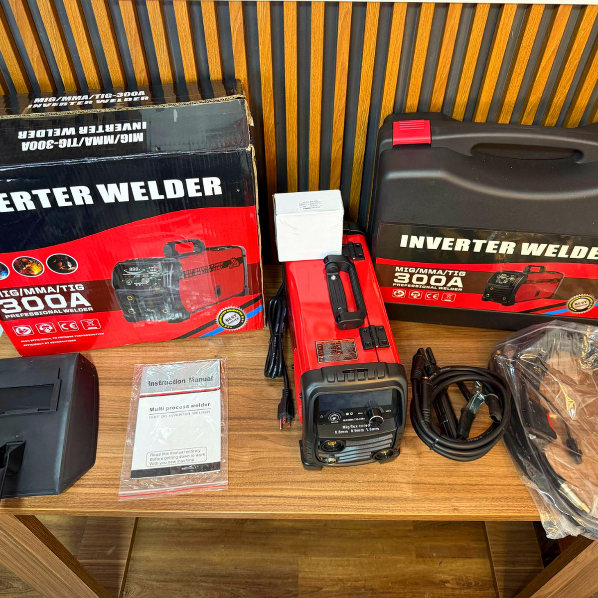 Soldador Inversor MIG 300A Multiproceso 110/220V — MIG + MMA + TIG Lift - Kit completo