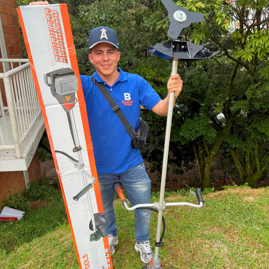 Guadaña Desbrozadora Inalámbrica Husqvarna con 2 Baterías 48V  -1200W Modelo 40BBC02U