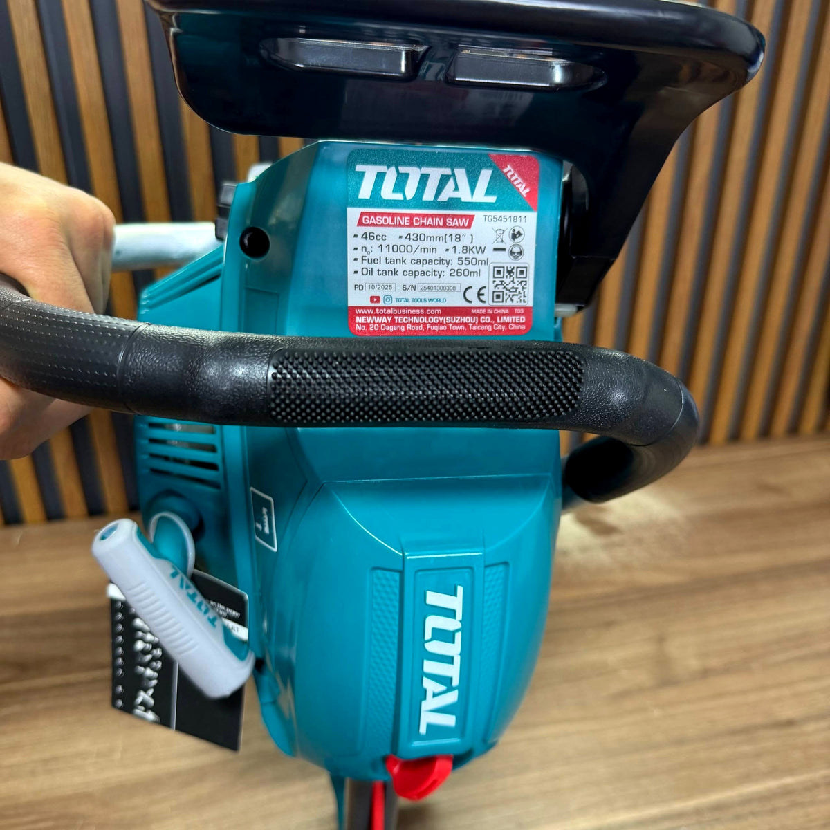 Motosierra TOTAL a Gasolina 46cc 18" — 2.4 HP Profesional (TG5451811) - 5