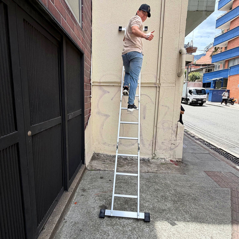 Escalera Multiposiciones de Aluminio Reforzado — 12 Pasos foto 1