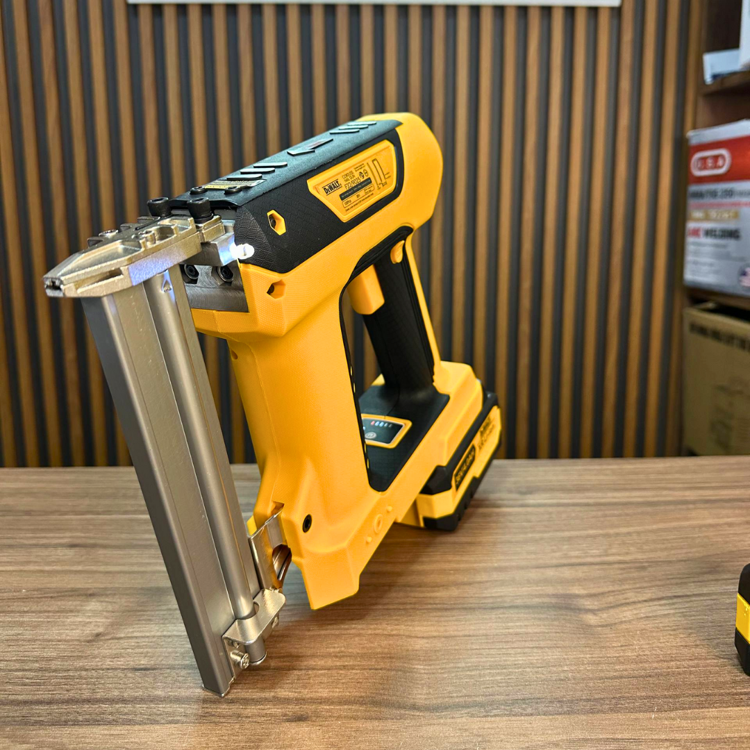 clavadora y engrapadora inalámbrica 2 en 1