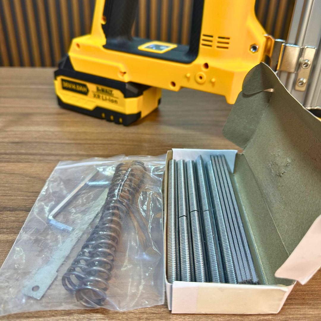 clavadora y engrapadora inalámbrica 2 en 1