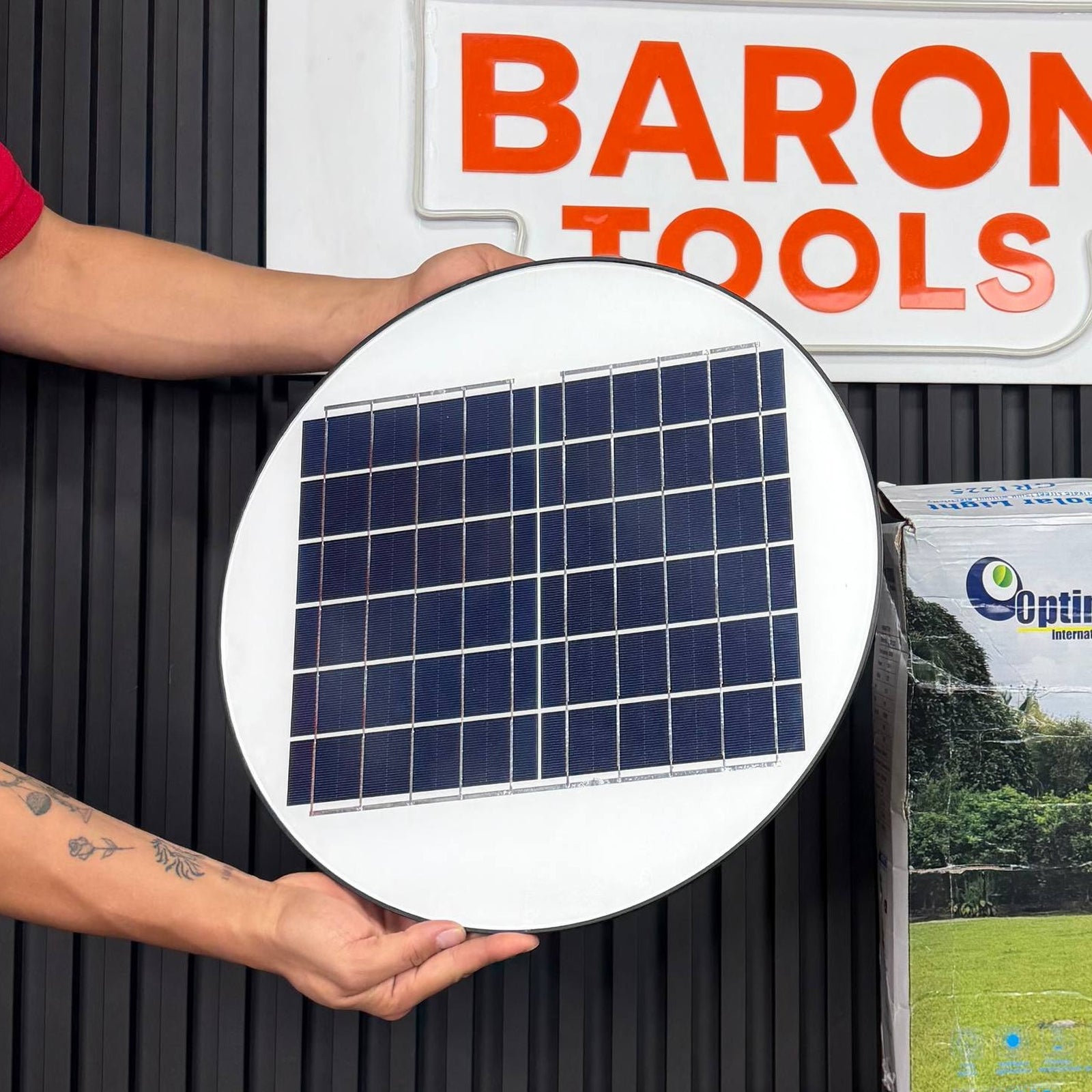 Lámpara Solar UFO 200W · 3 Paneles Ajustables · Control Remoto y Sensor de Movimiento · IP65 · Garantía 1 año - Kit completo
