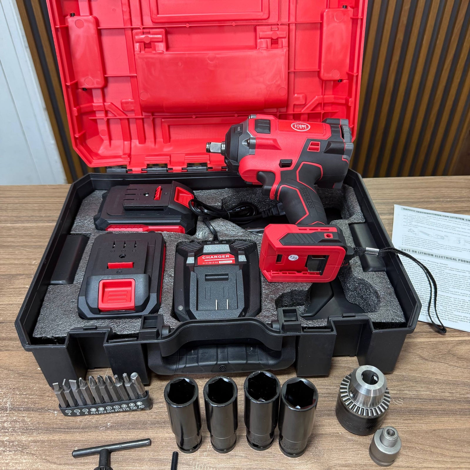 Llave de Impacto Inalámbrica 850 Nm 1/2" Brushless Stone Tools - Kit completo