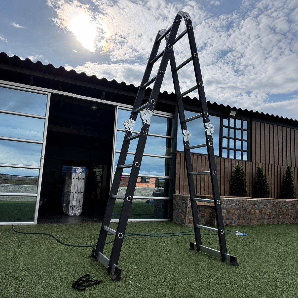 Escalera Multiposición Pro 16 Pasos — Aluminio Reforzado 4.6M / MAX 150 Kg - 1
