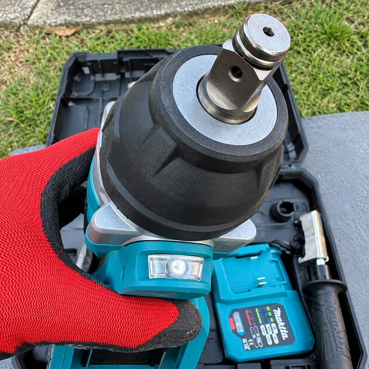 Llave de Impacto Makita 900 Nm Brushless 128V 1/2" — 2 Baterías 8.0 Ah | 1 Año de Garantía