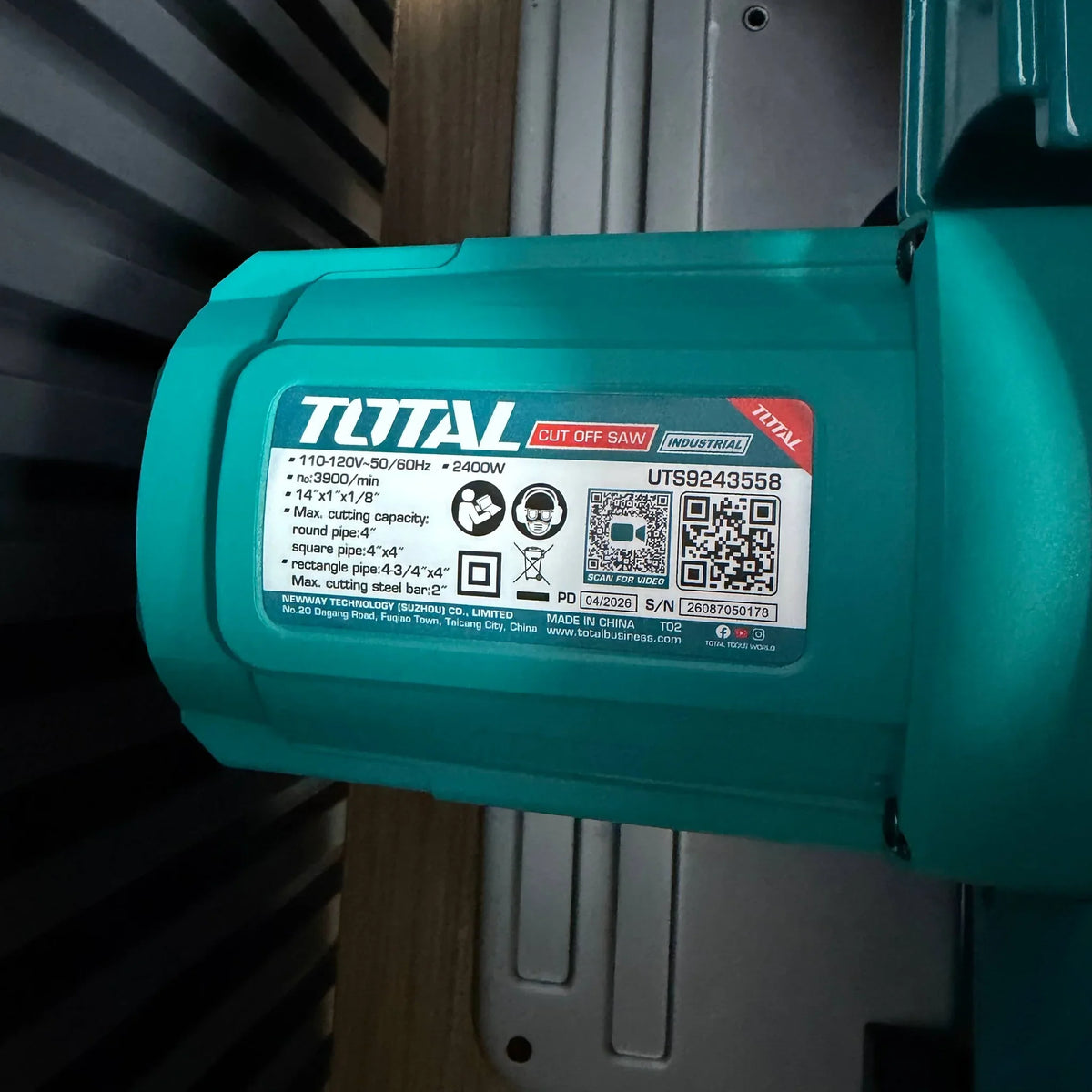 Tronzadora Industrial TOTAL 14” 2400W | 3900 RPM – Alta Potencia para Corte de Metal – 1 Año de Garantía - Kit completo