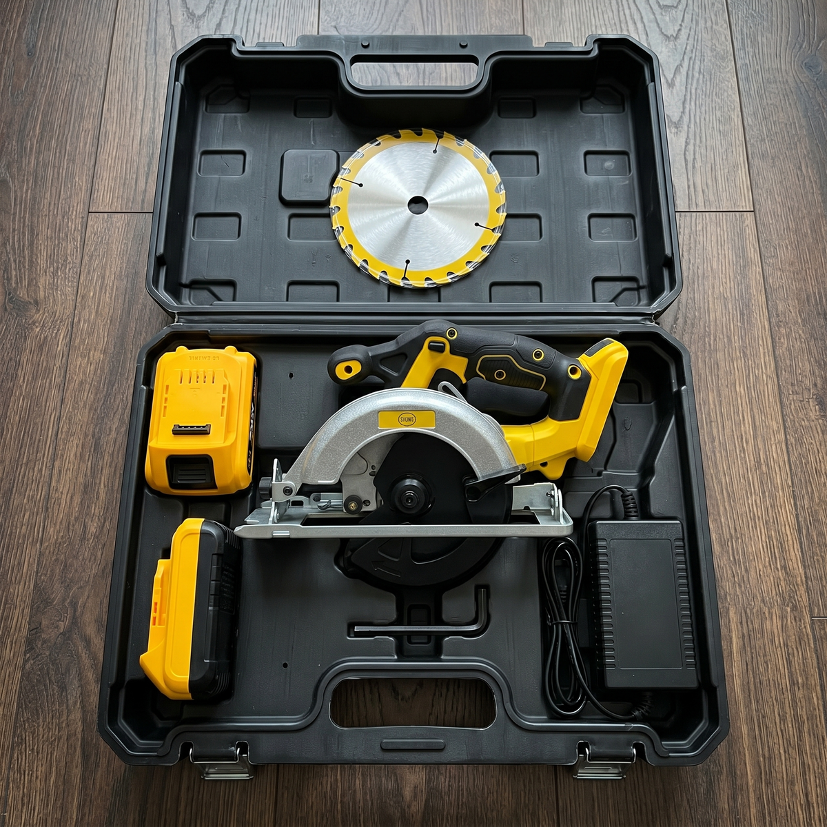 Sierra Circular Inalámbrica 7" 4500 RPM Stone Tools - 2 Baterías Litio - 3