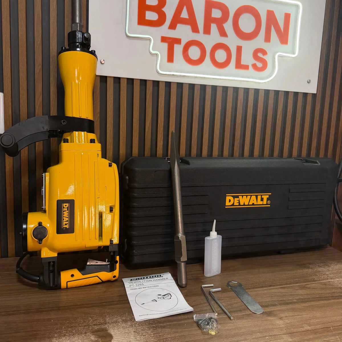 Demoledor tipo DeWALT (Martillo Demoledor) 50J – 2500W - vp