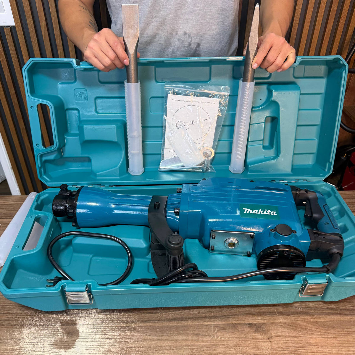 Demoledor Eléctrico Makita50J – 2500W | 1500 BPM + Estuche + 2 Puntas - vp - Kit completo