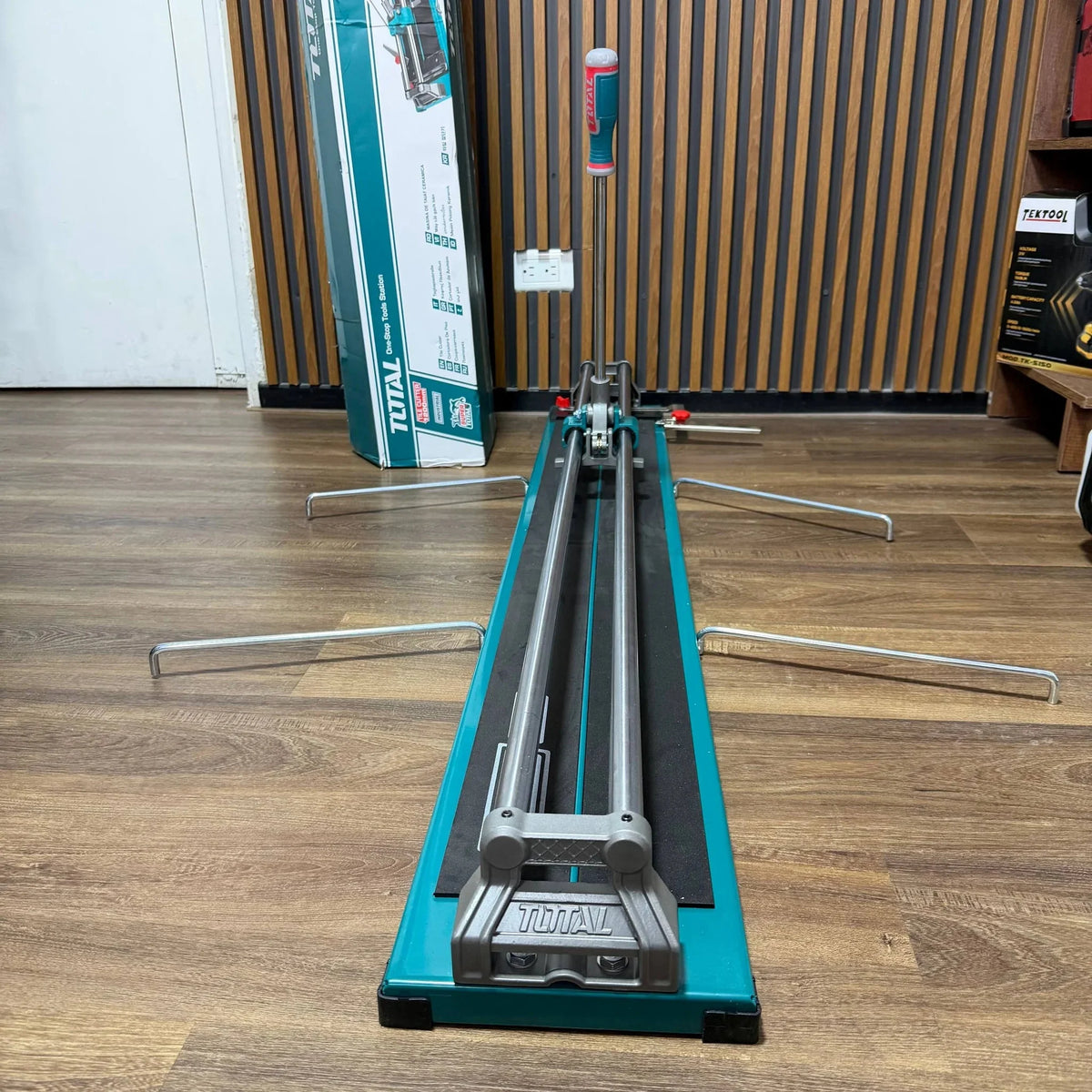 Cortadora de Baldosa Total 1.20 m (THT12001) – Rodaja de Tungsteno