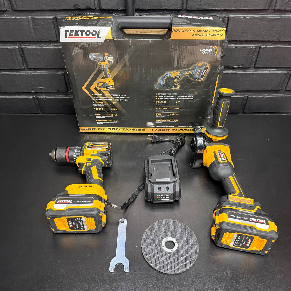 Combo TekTool 2 en 1 Original Taladro 1/2 (55Nm) + Pulidora 4"1/2 (850W) – 1 AÑO DE GARANTIA - en uso