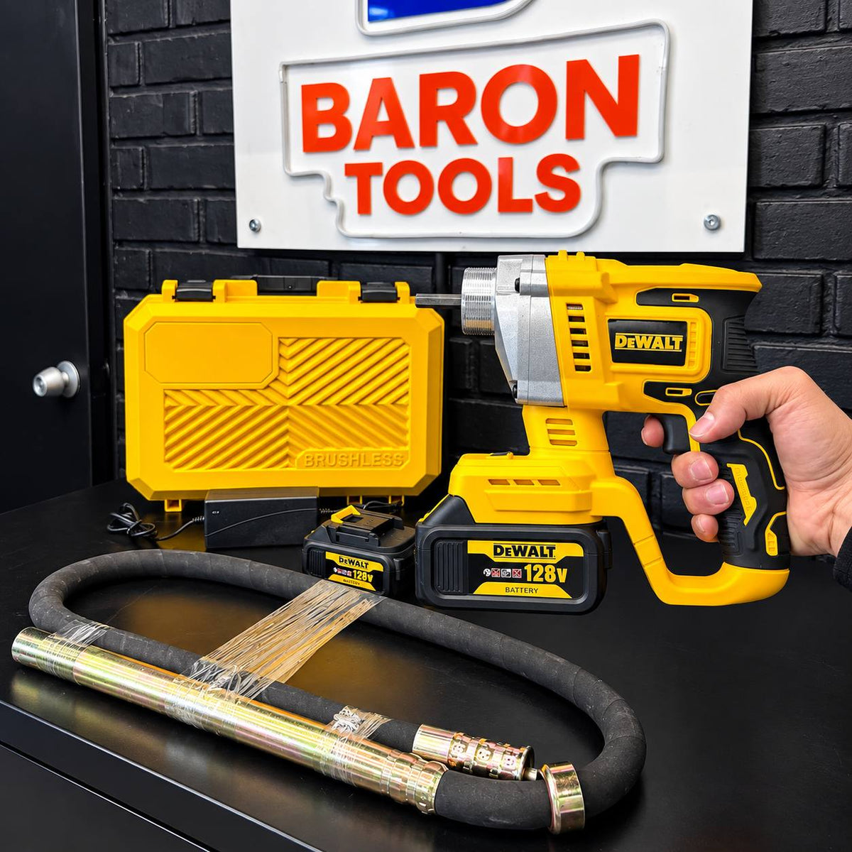 Vibrador de Concreto Inalámbrico DeWALT Brushless 3.500 RPM | 2 Baterías 128V | Manguera de 2 m | 1 Año de Garantía