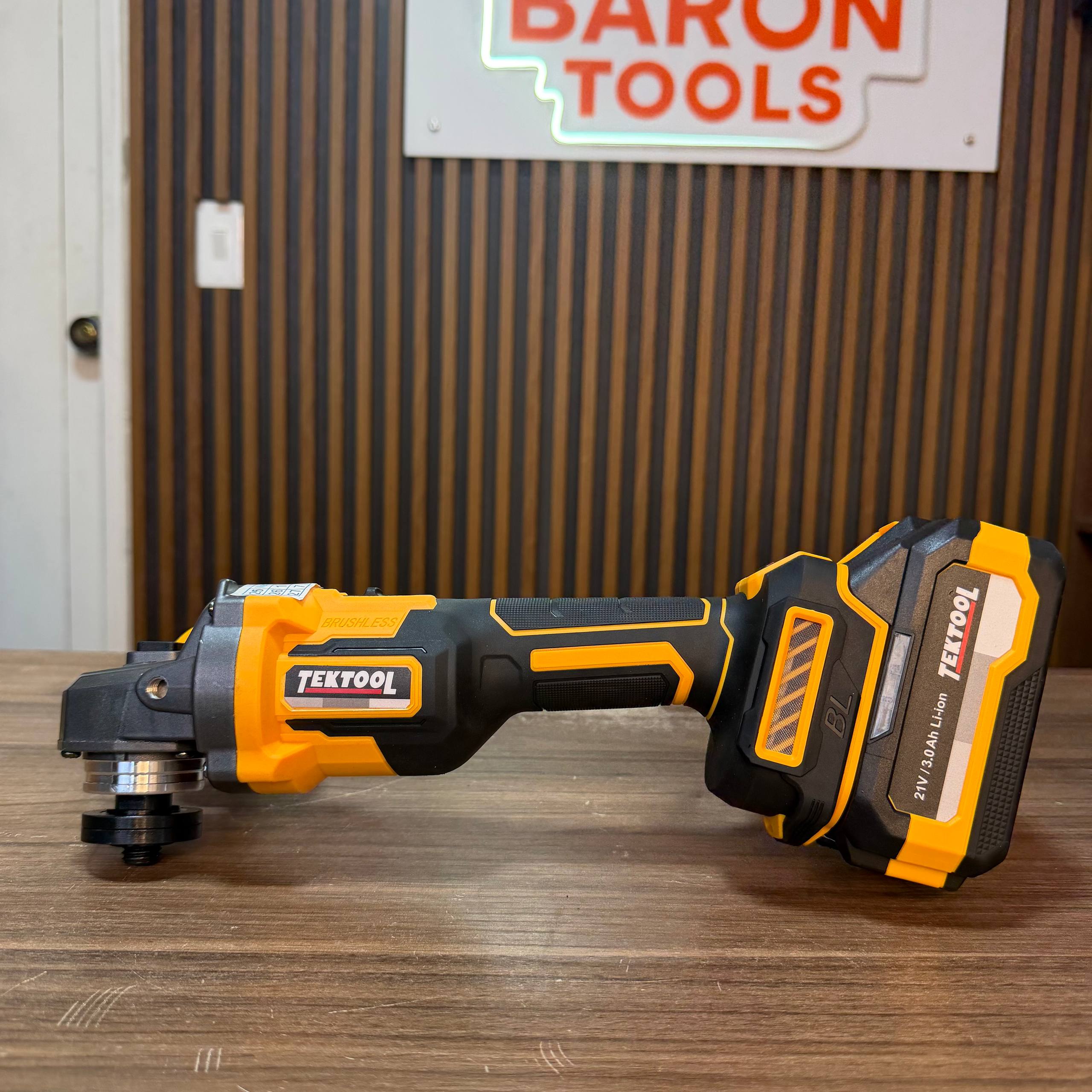 Combo TekTool Taladro 1/2 (55Nm) + Pulidora 850W – Potencia y Versatilidad en tus Manos